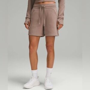 Lululemon Scuba High-Rise Short 5" in Taupetastic